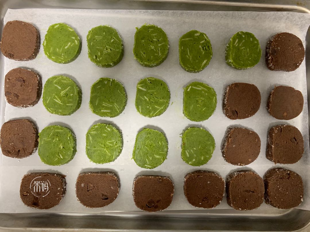 A few simple steps, teach you to make cookies at home, sweet but not greasy, super crispy, especially greedy