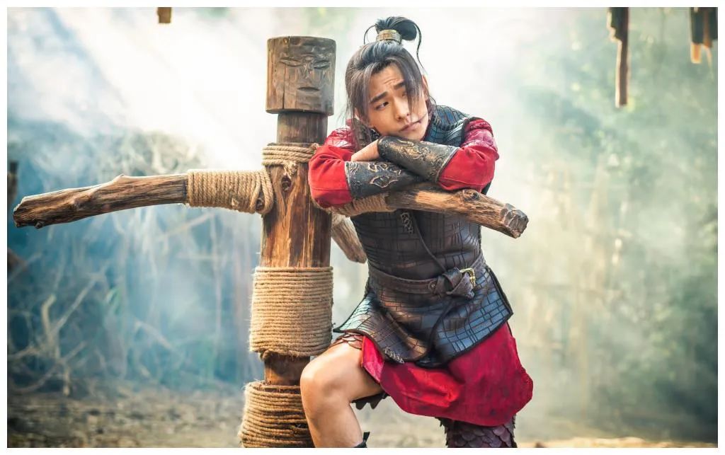 从李沁到赵露思，杨洋的5段恋情绯闻，个个都很有“故事”
