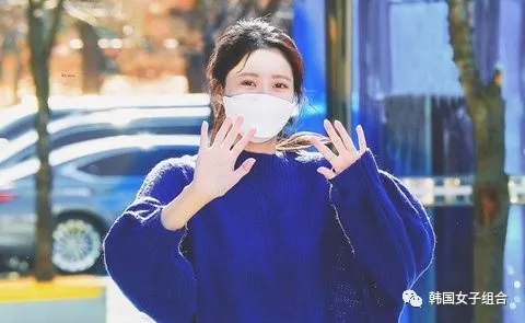 被称赞的职业精神,韧带撕裂却一直表演到最后的这位女团爱豆