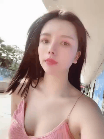 性感妹子的动图：有点圆！3D立体的感觉！