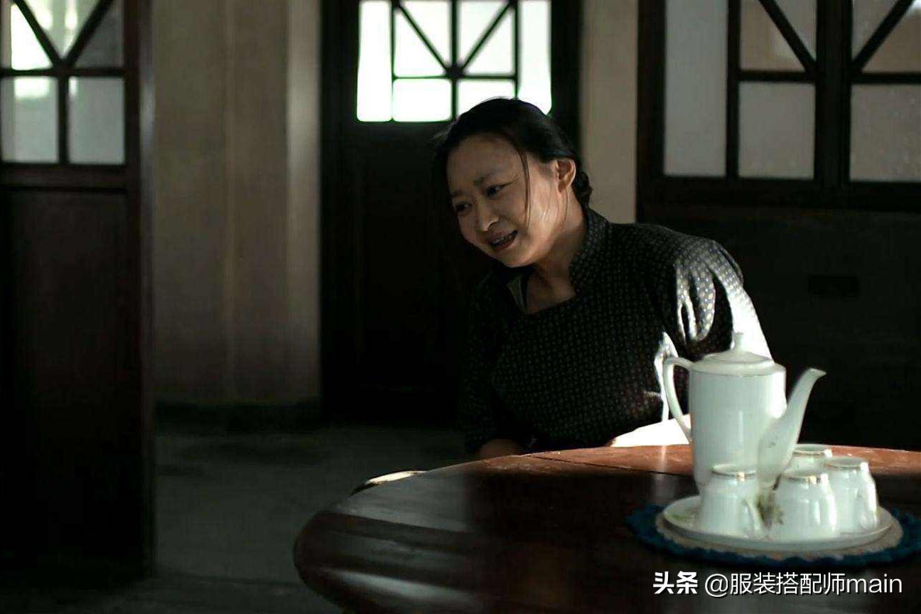 戏里她是农妇王秀娥，戏外在中戏当老师，教出的学生都是演技派