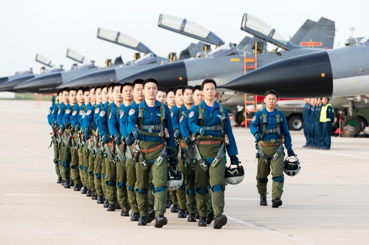 美媒：为战胜美国最优秀飞行员队伍，解放军训练强度越来越“狠”