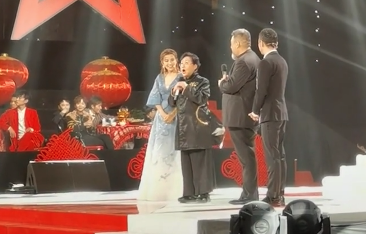 星光大道彩排曝光，朱迅小尼台下状态惹争议，斯琴高娃发福太明显