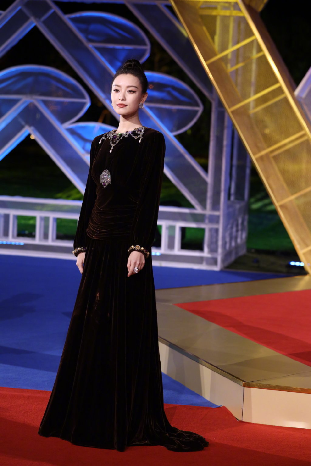 金鸡闭幕红毯生图：刘诗诗艳压，杨幂秀出曼妙