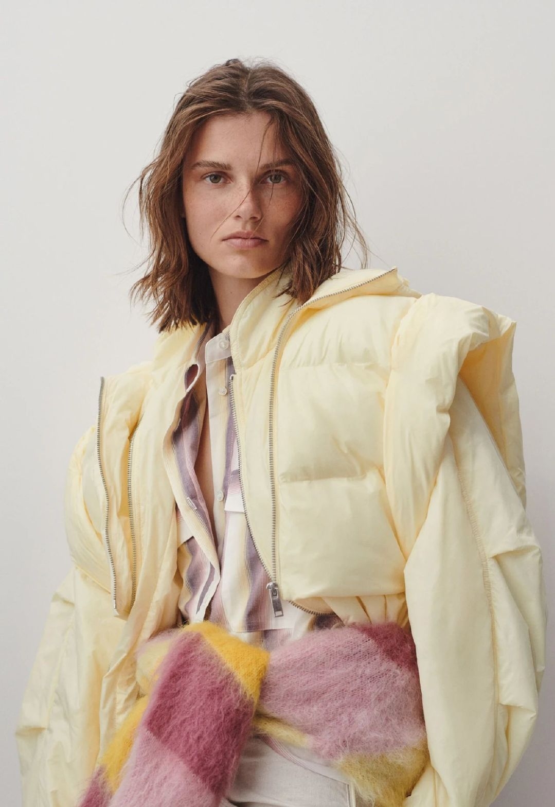 泰国“甄嬛”宠冠六宫！跪地上挑选礼服，泰王