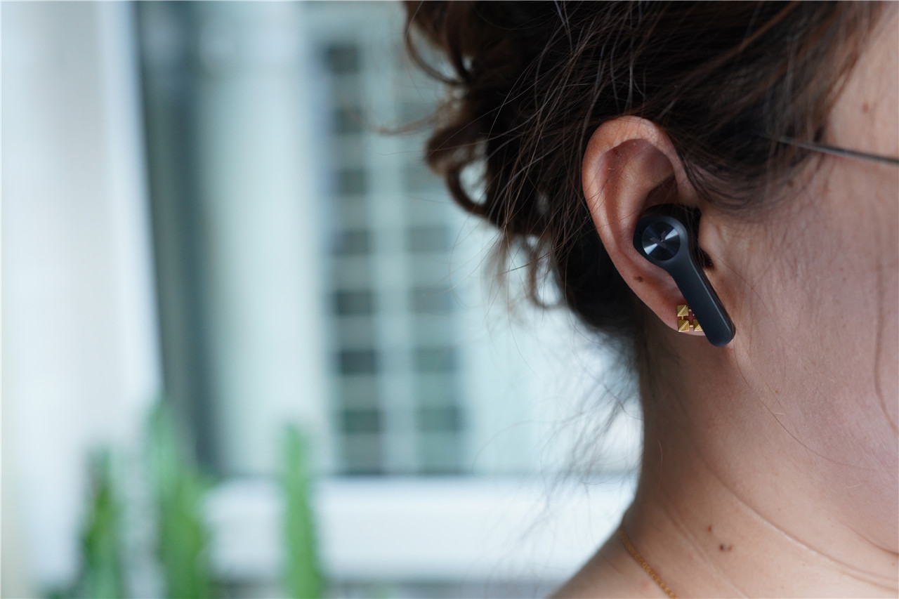 雷柏VM700蓝牙TWS背光游戏耳机光效和游戏更配哟