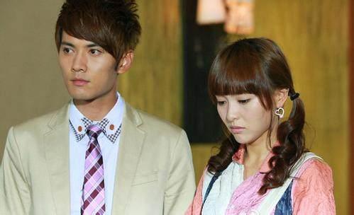 曾是超模大赛的冠军，转型成演员，形象俱佳却