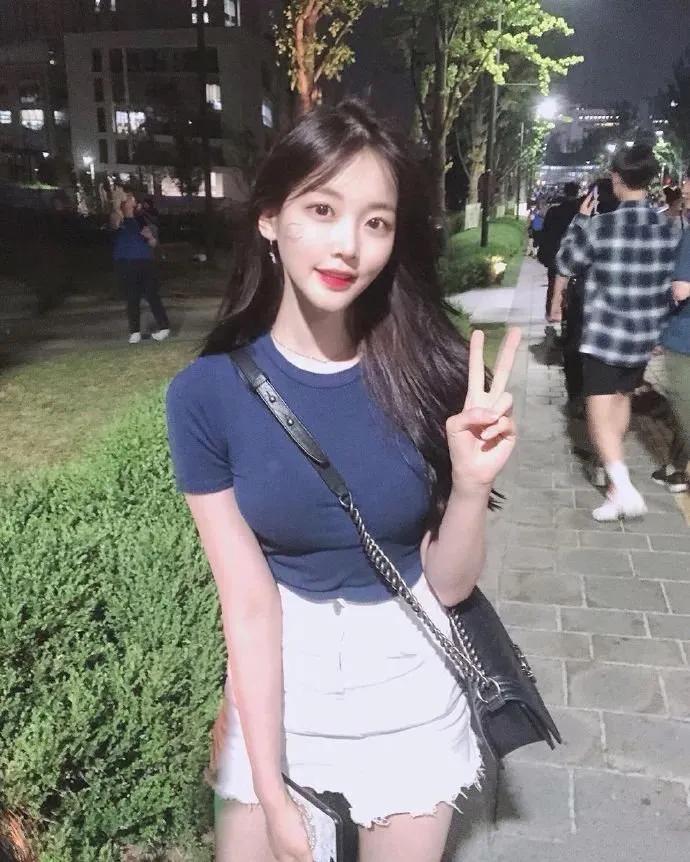 面容清秀的韩国美女图片欣赏图片