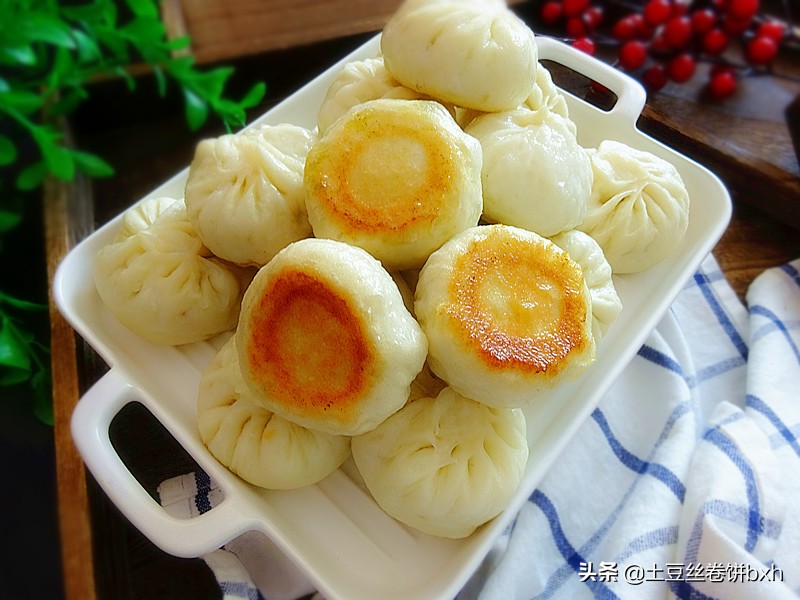 秋天，这馅做包子就水煎，暄软焦脆又营养，几天不吃就馋得慌