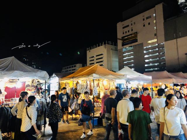 Thailand’s most lively "net celebrity" night market, crowded with people every day, many Chinese tourists go to check in
