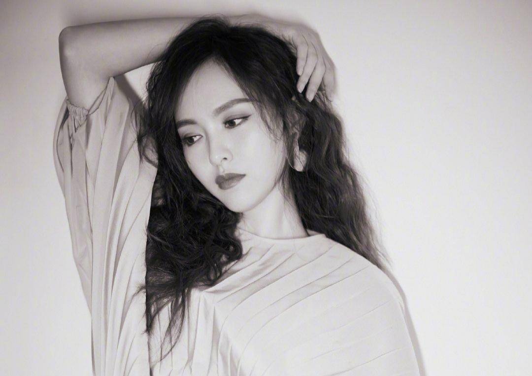 唐嫣新剧花絮首曝光，拍摄期间并未发福，力破“剧组养胎”传闻