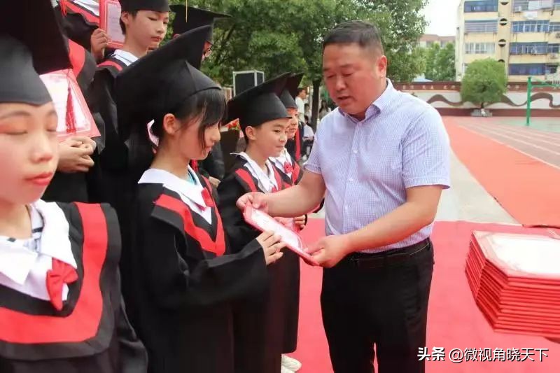 信阳市平桥区第一小学举行2021届六年级毕业典礼(图2)