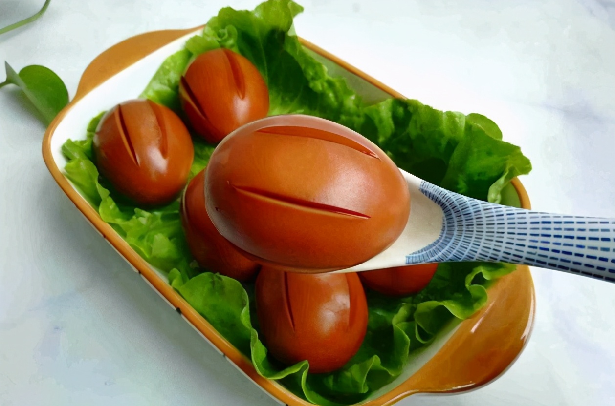 滷蛋在家做，教您詳細做法，雞蛋又香又入味，比早餐店賣得好吃