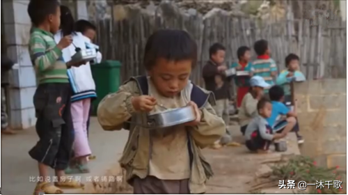 她是史上最低调女明星，做公益比韩红还拼命，崔永元唯一夸过的人