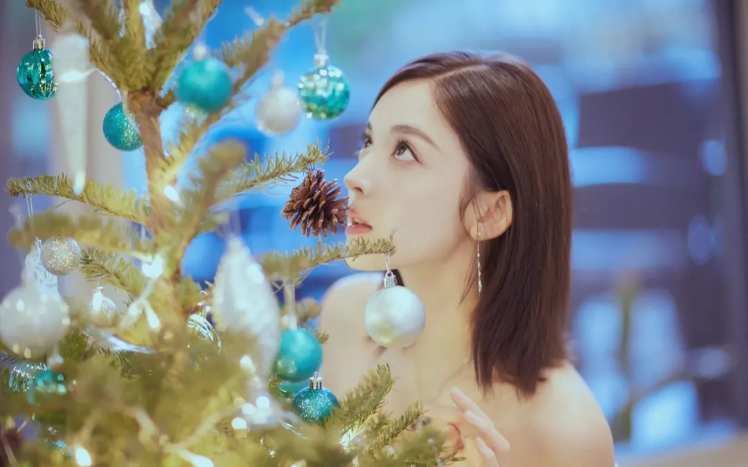 娜扎“炫富”上热搜：自己赚的钱最香啊