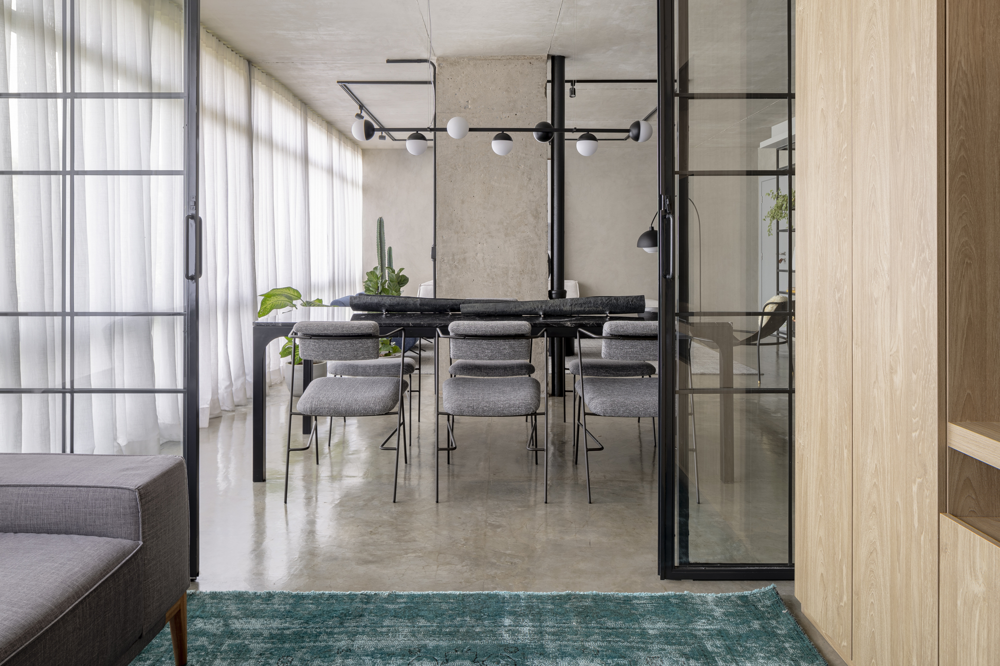 巴西利亚温暖明亮的水泥公寓，120m²三居改一居，向现代主义致敬
