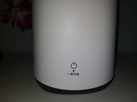 消毒、烘干只是轻轻一按-臻米智能消毒刀架评测