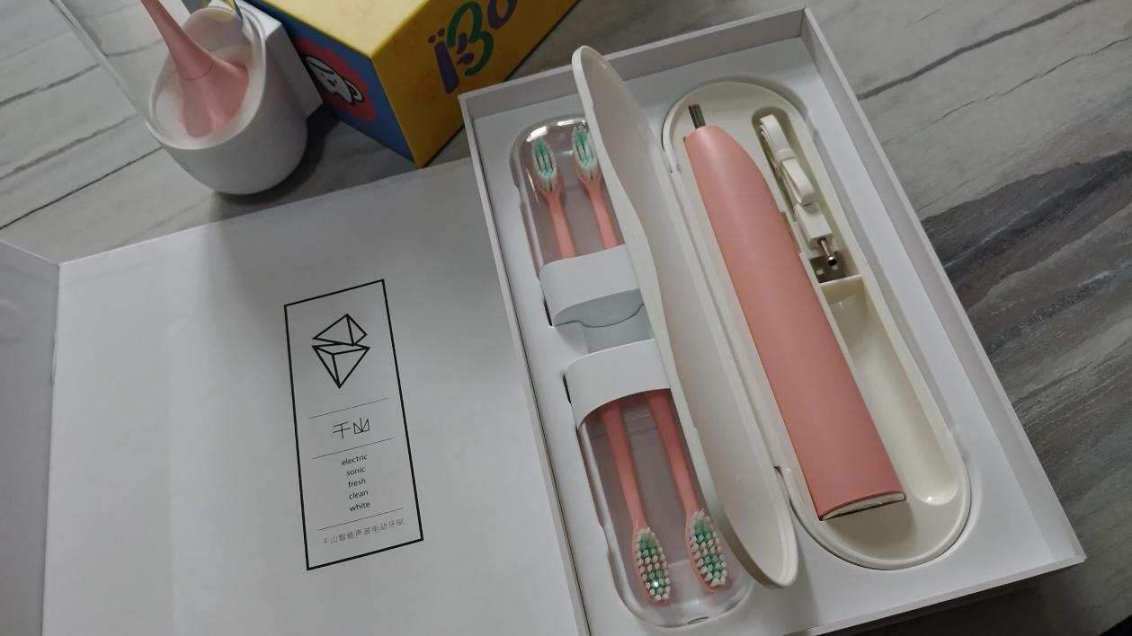 让你的孩子爱上刷牙，Combo咸蛋超人儿童电动牙刷使用评测