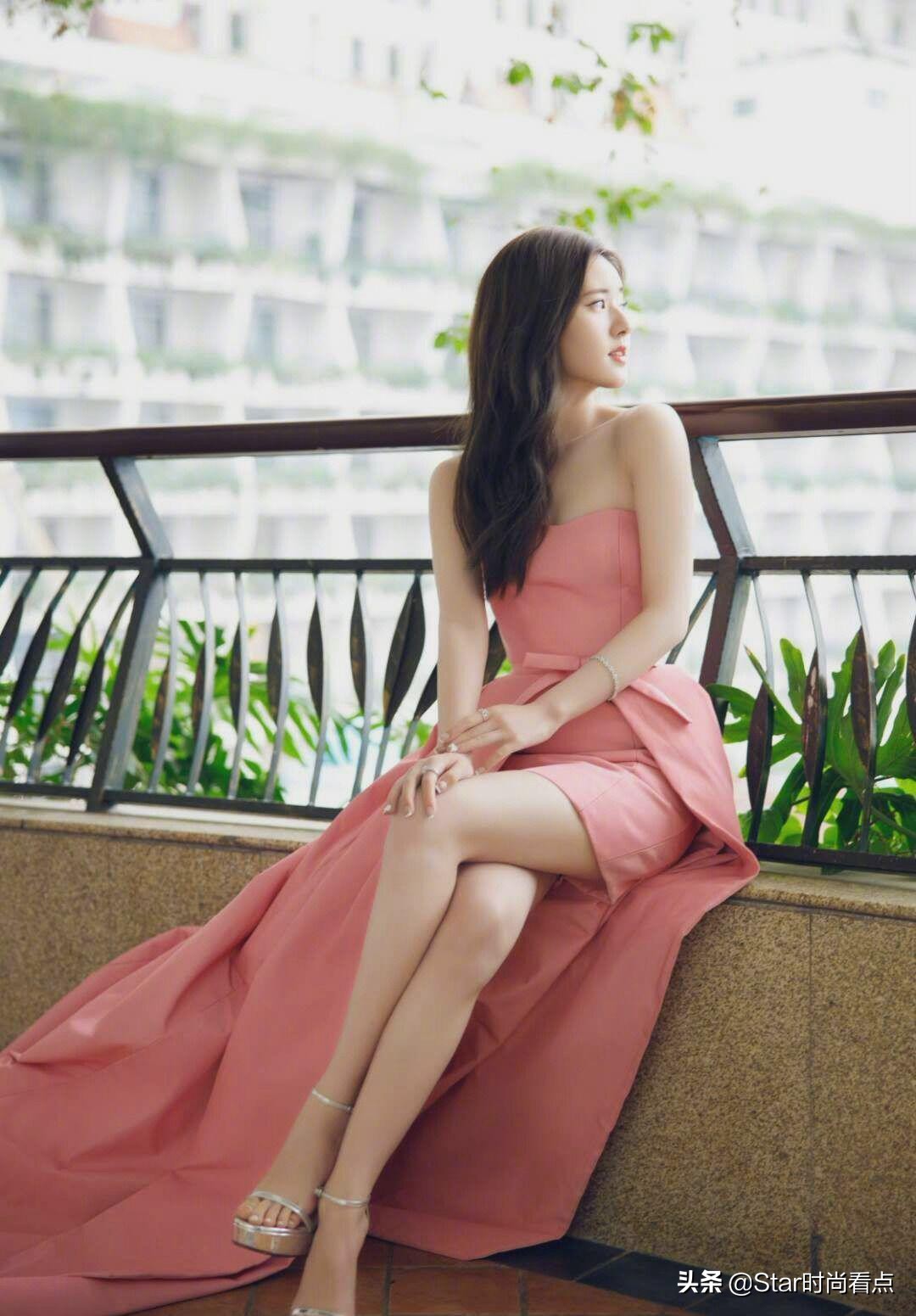 ELLE大典百花齐放！女星拿出绝招搭配，比不过钟楚曦绿裙惊艳