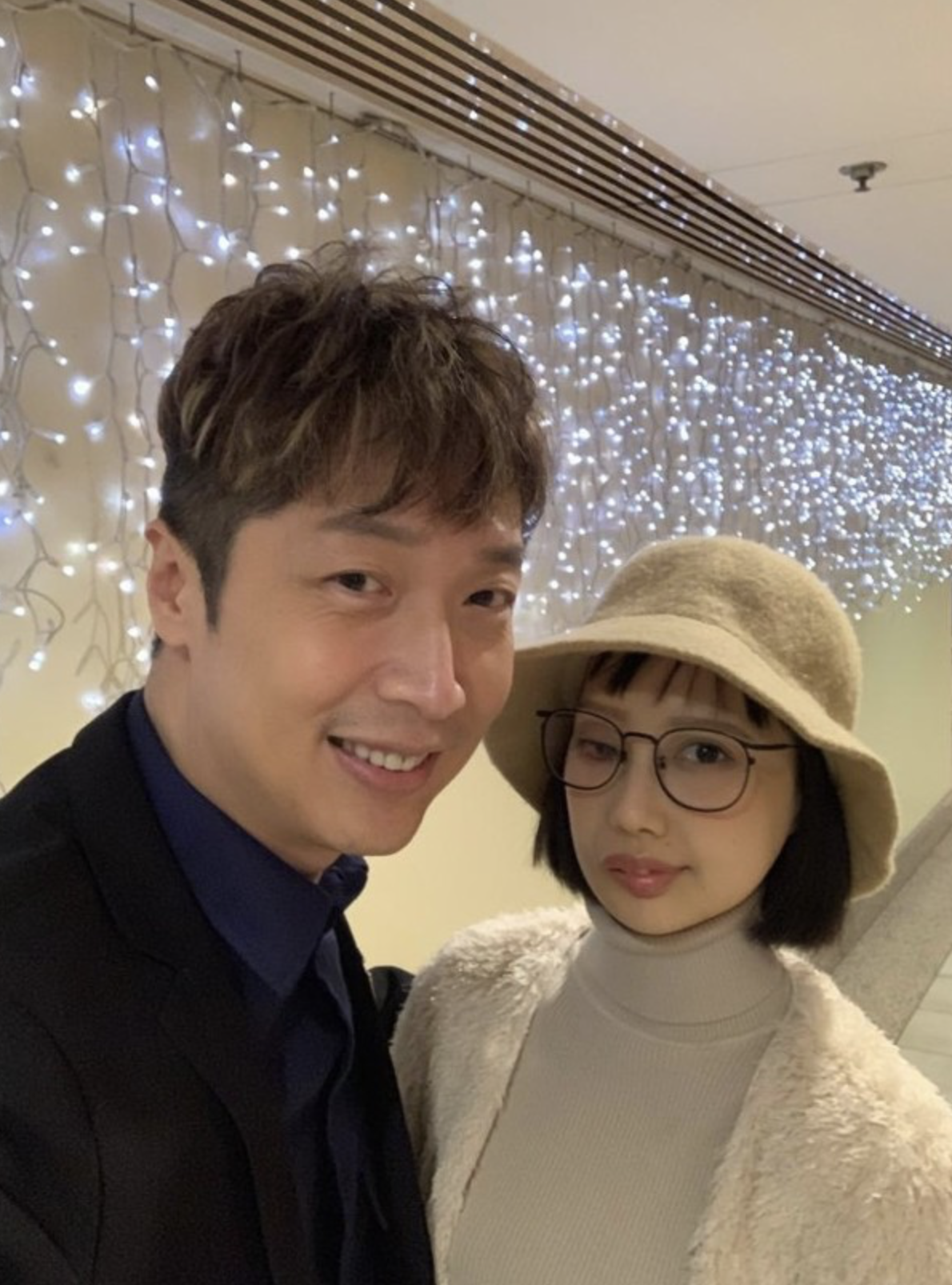 李明蔚病情不乐观，马浚伟做直播帮筹医药费，出钱出力为对方打气