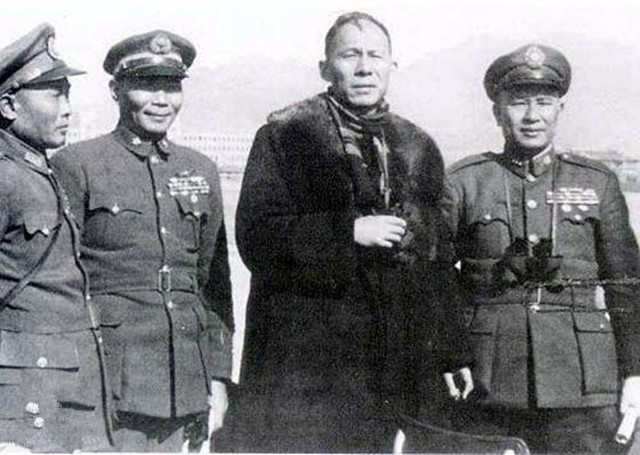 张克侠：蒋介石赐佩剑将军，潜伏敌营20年，起义