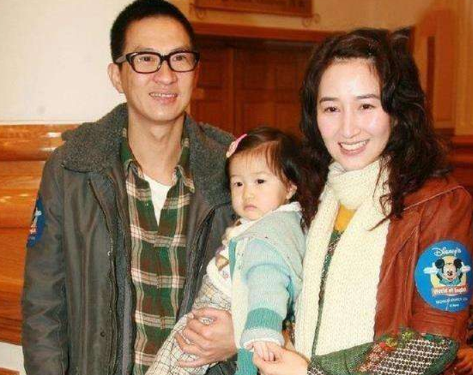 有种长相叫张家辉女儿，小时候是爸爸翻版，长大却和妈妈复制粘贴