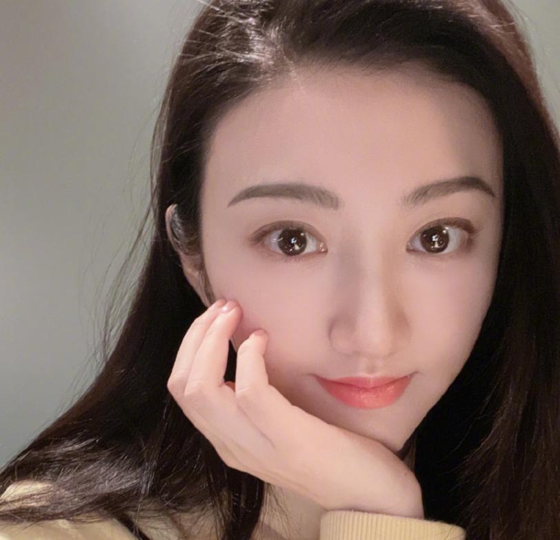 Jing Tian has taken selfies for business, and left the makeup of 