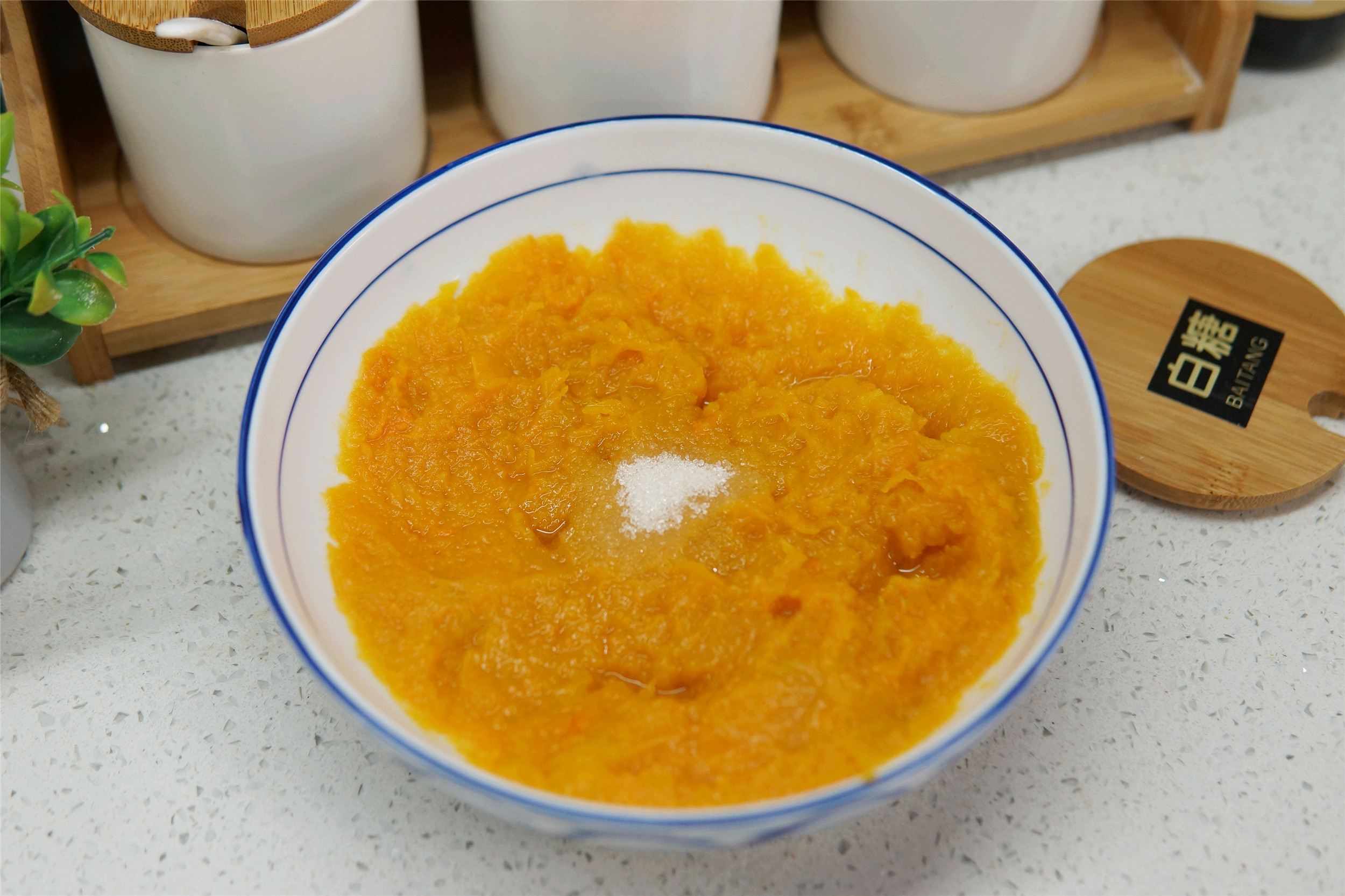 一塊南瓜，半碗糯米粉，簡單一蒸，香甜彈牙，吃一次就愛上了