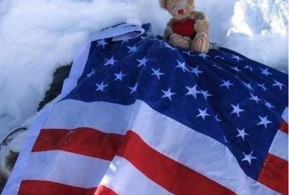 She is a famous sleeping beauty on Mount Everest, accompanied by a teddy bear, she said not to leave me before she died