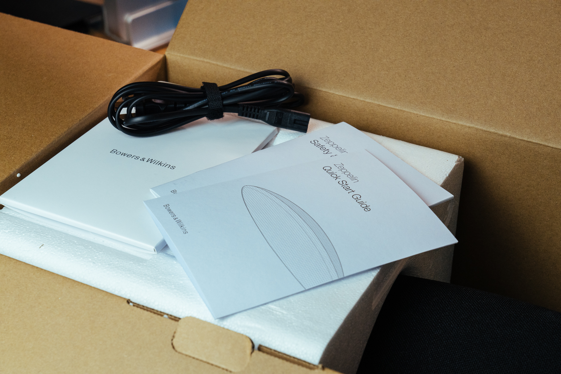 Classic inheritance, Zeppelin comes from the wind B&W Zeppelin 5