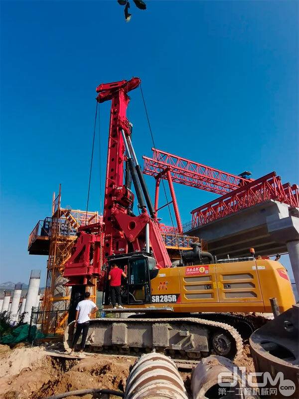能岩善土短小精焊三一sr285m低净空版旋挖钻助力济潍高速建设