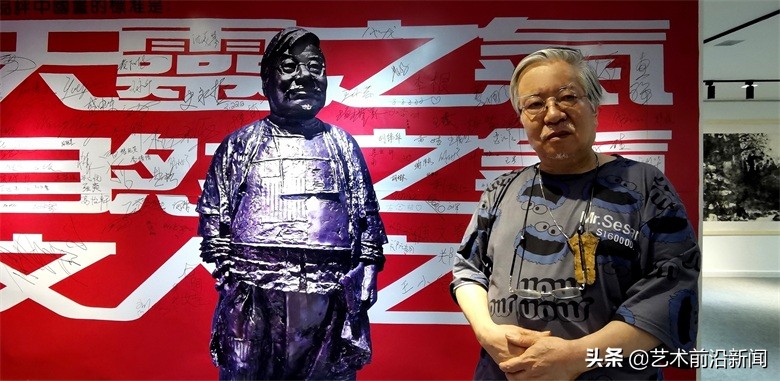 “石头娃”的水墨丹心——著名画家王小信创“水重乱柴皴”画法，彰显笔墨的力量