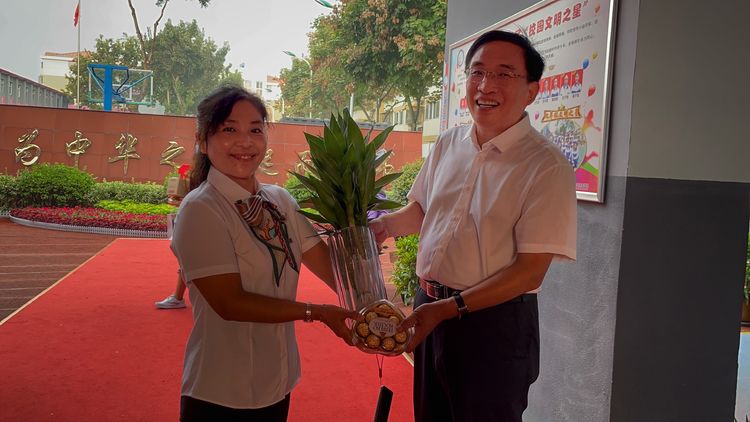 叢臺區(qū)永安中學慶祝第37屆教師節(jié)(圖27)