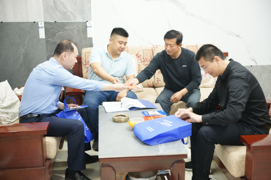 【我为群众办实事】枣庄市中区司法局开展“法律服务代理机制走进盛北商贸城”集中普法宣传活动