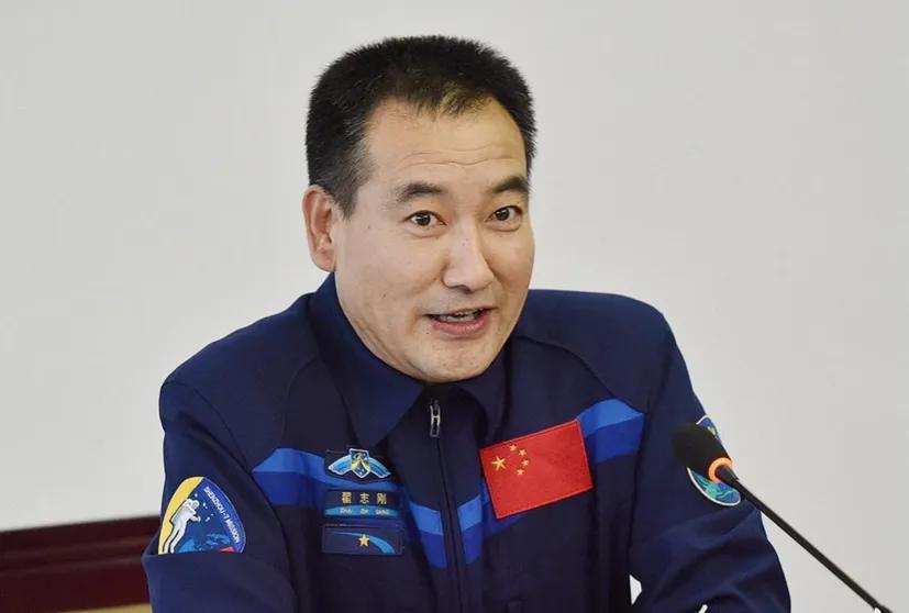神舟十二号进行两次太空行走，危险系数极高，“神七”险些失败