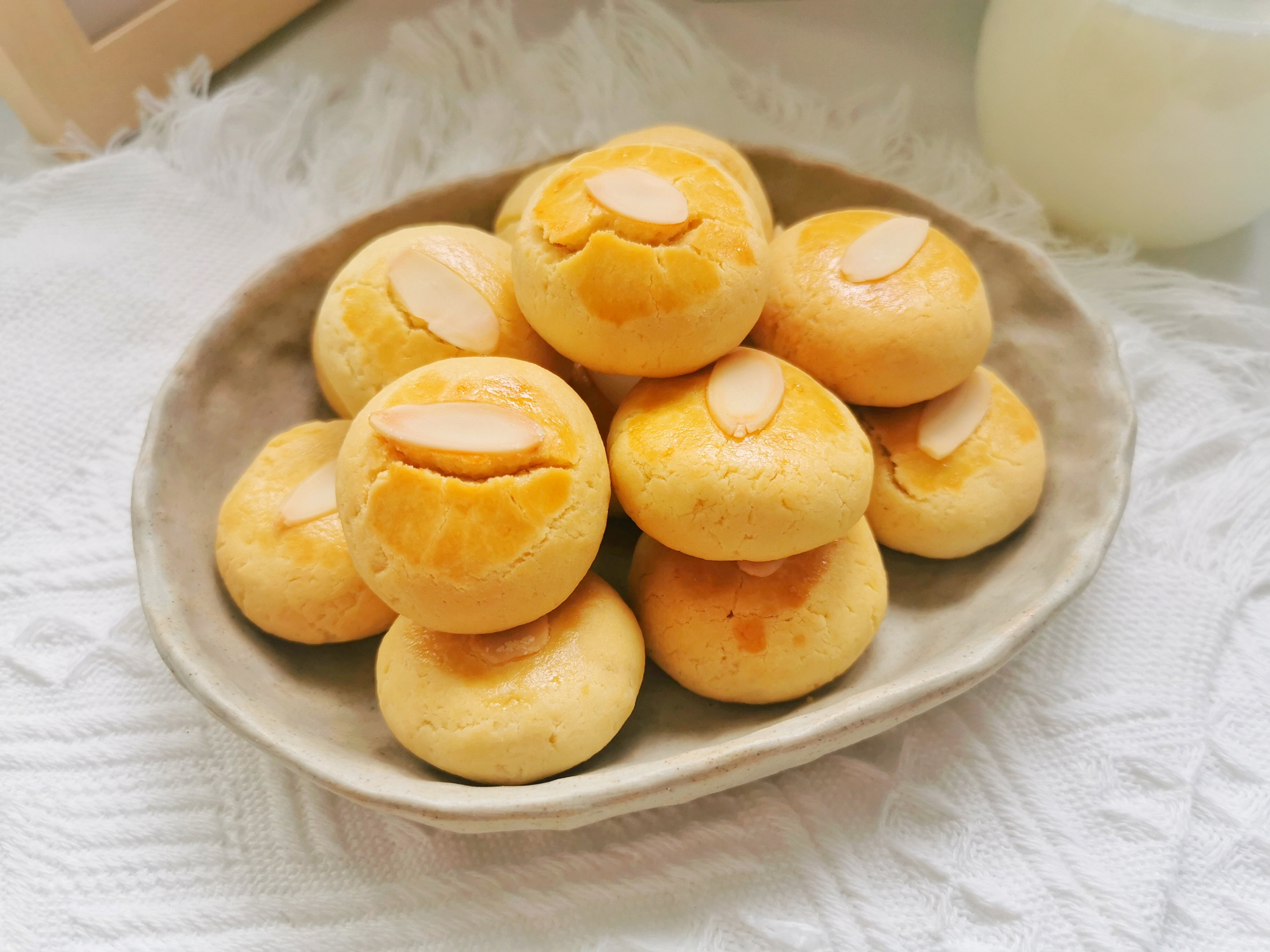 80后妈妈坚持自制零食，今天做的肉松小奶酥，老公儿子抢着吃