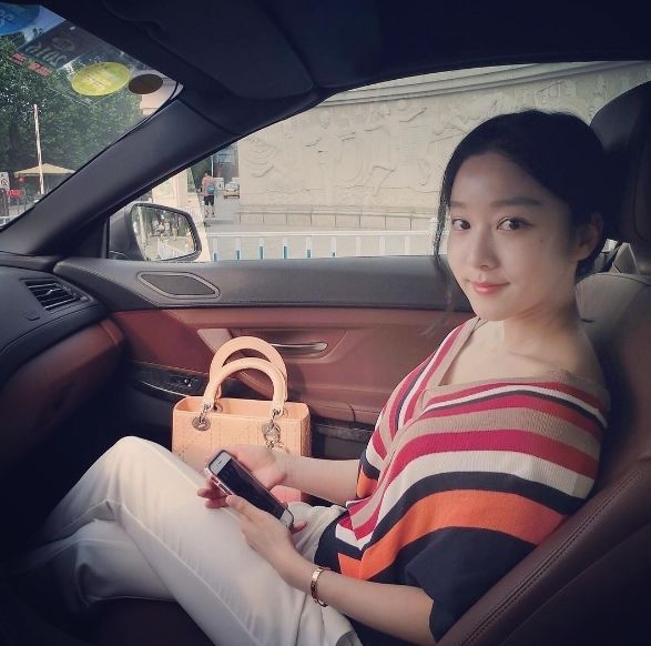 馬龍的老婆夏露又上熱搜了，她才不是一個(gè)沒(méi)故事的女同學(xué)