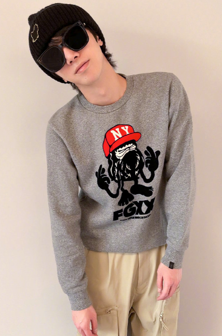 31 years old of Hua Chenyu celebrate unripe ceremony to feel full! Wear 8 years continuously same a dress, place same pose