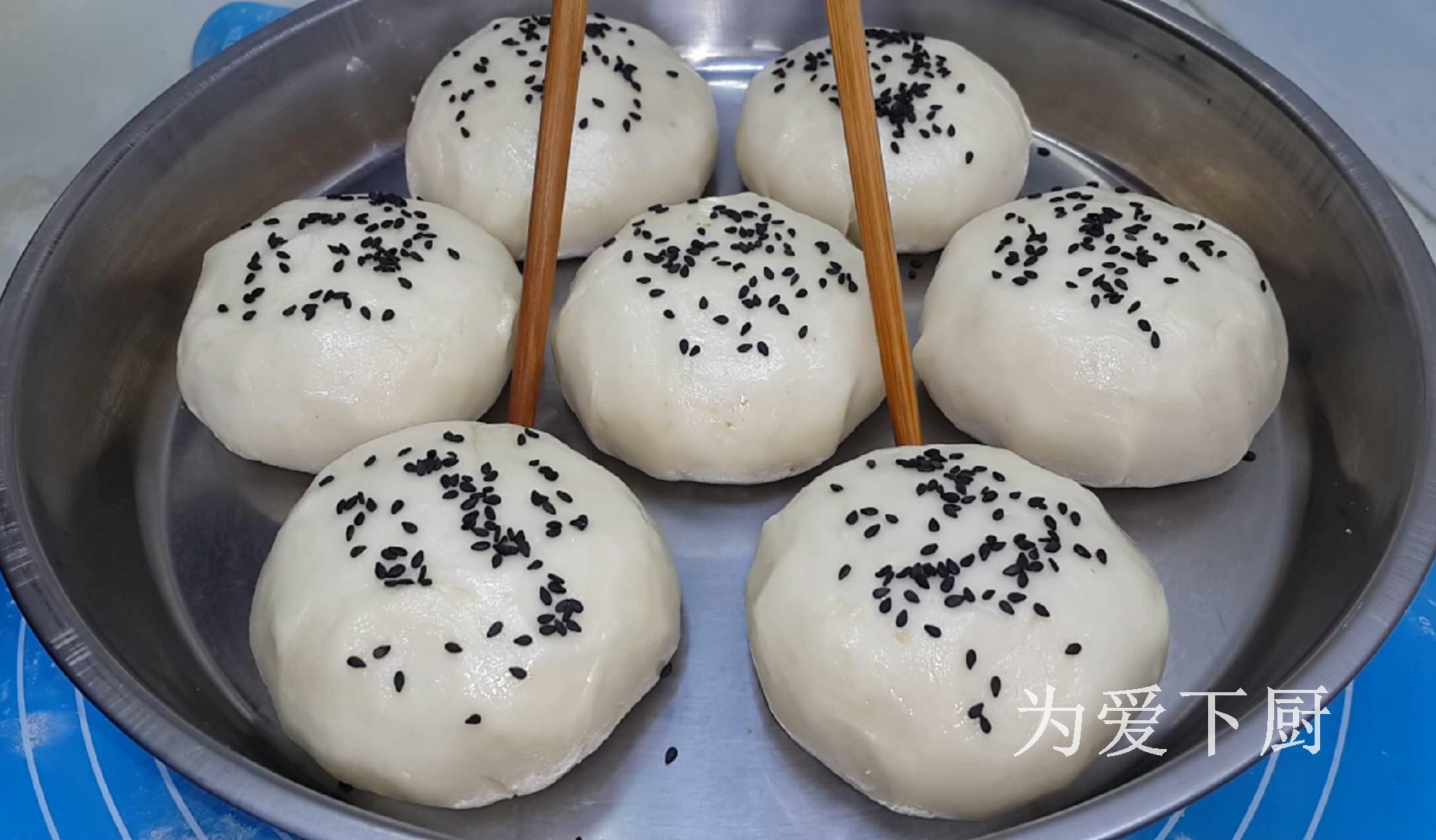 在家面粉别炸油条了，开水一烫，比蛋糕烧饼还香，真的非常美味