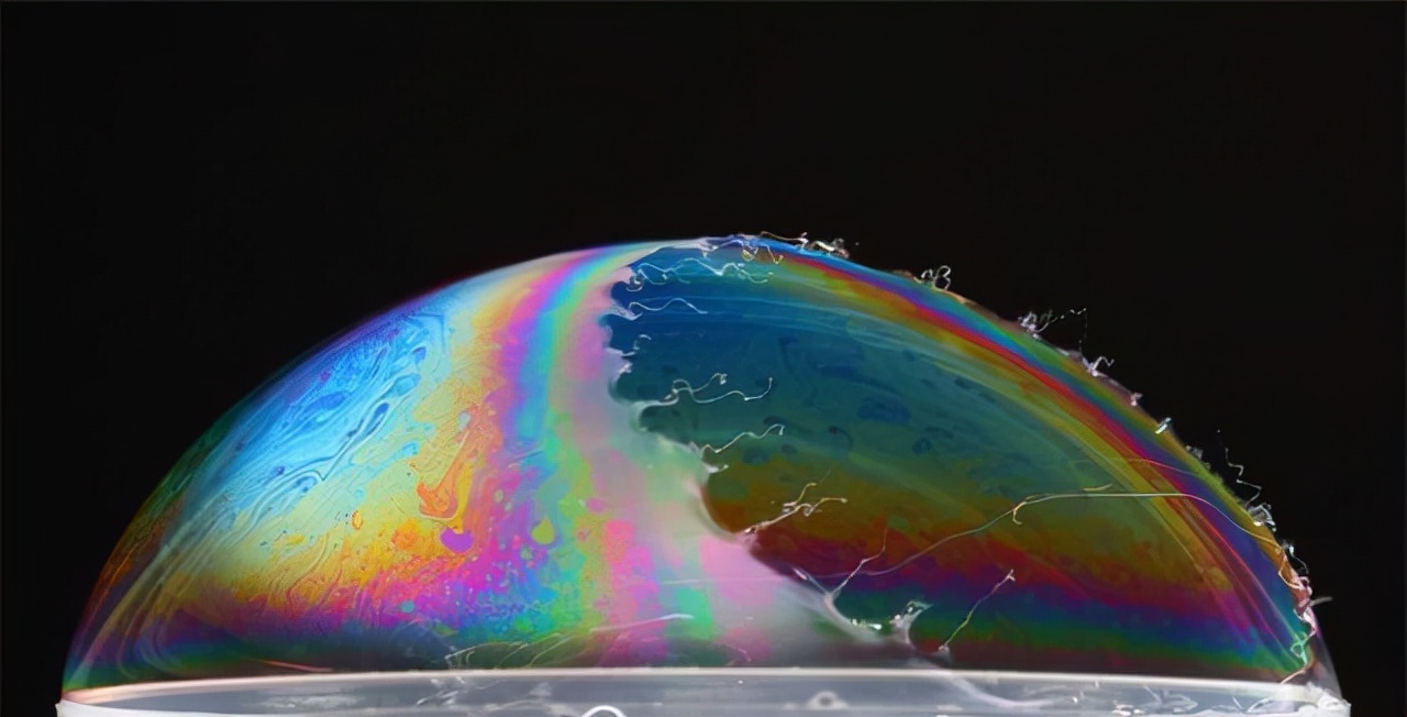 Why does the soap bubble break to reach a high temperature of 20,000