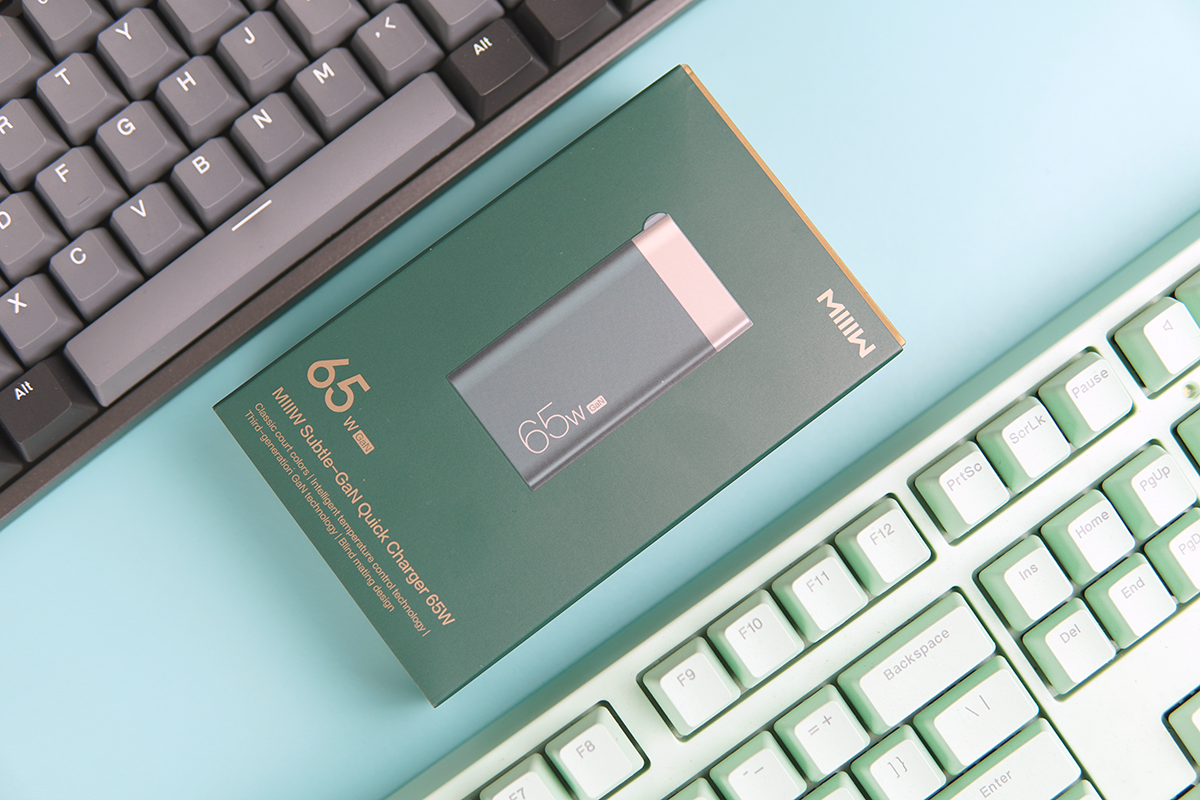 出门，一个充电器就够了——米物甄妙65W氮化镓充电器