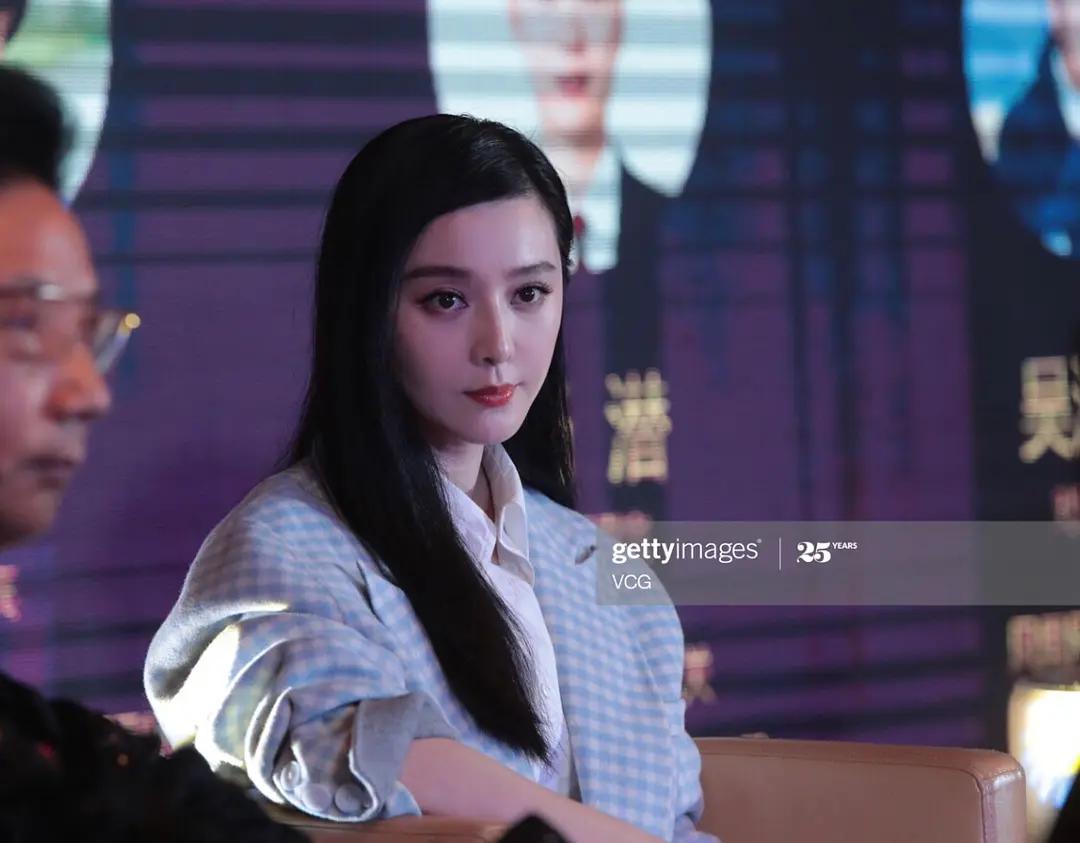 朋友圈的刘亦菲，头骨优越面部饱满流畅，范冰