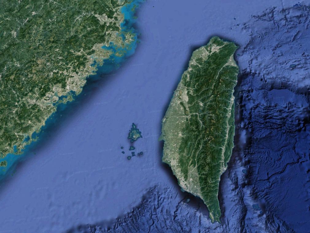 拜登对华转变策略，直接在第一链岛部署武器，