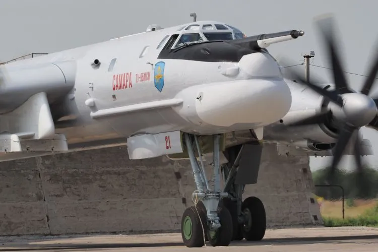 中国轰6不孤单！俄罗斯最新版图95首飞，添置新神器再战30年