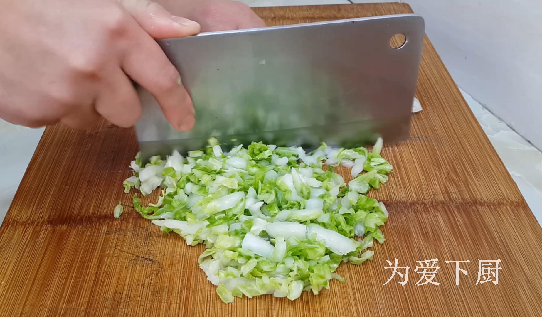 冬天白菜別燉著吃了，鍋裡烙一烙，比包子餃子還香，真的非常好吃