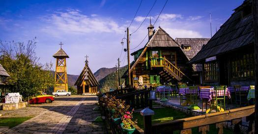 中国又一“巴铁”！街上遍地都是中文标语，美