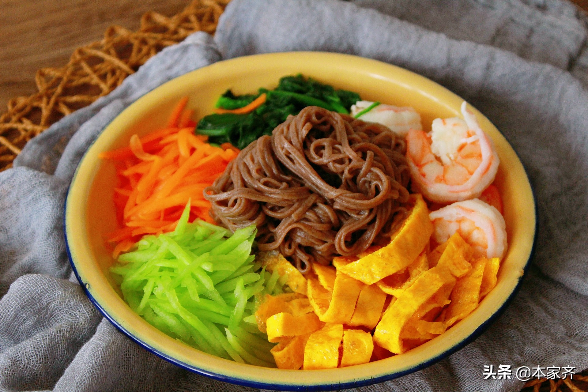 天太热，下班就馋这一碗面，低脂又健康，拯救没胃口，做法简单