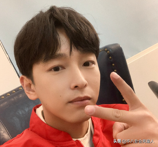 《向往5》没播就让人失望，黄磊塞两位后辈进组，何炅偏心彭昱畅