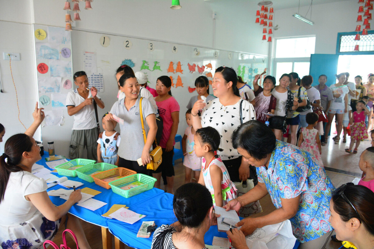 公立幼儿园VS私立幼儿园，差距明显选哪个？体验