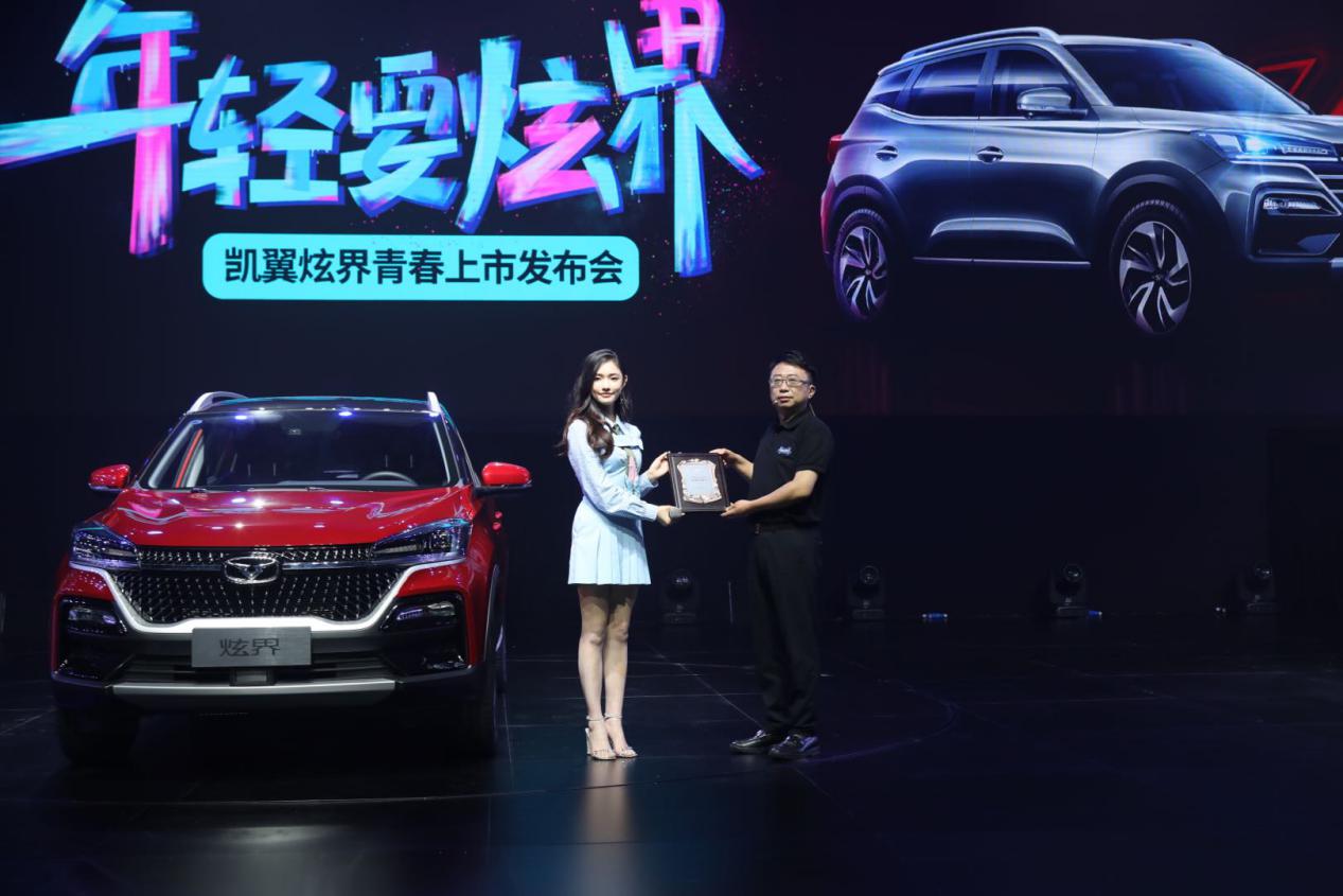 一年刷封20+！林允这张脸，凭什么在时尚圈这么